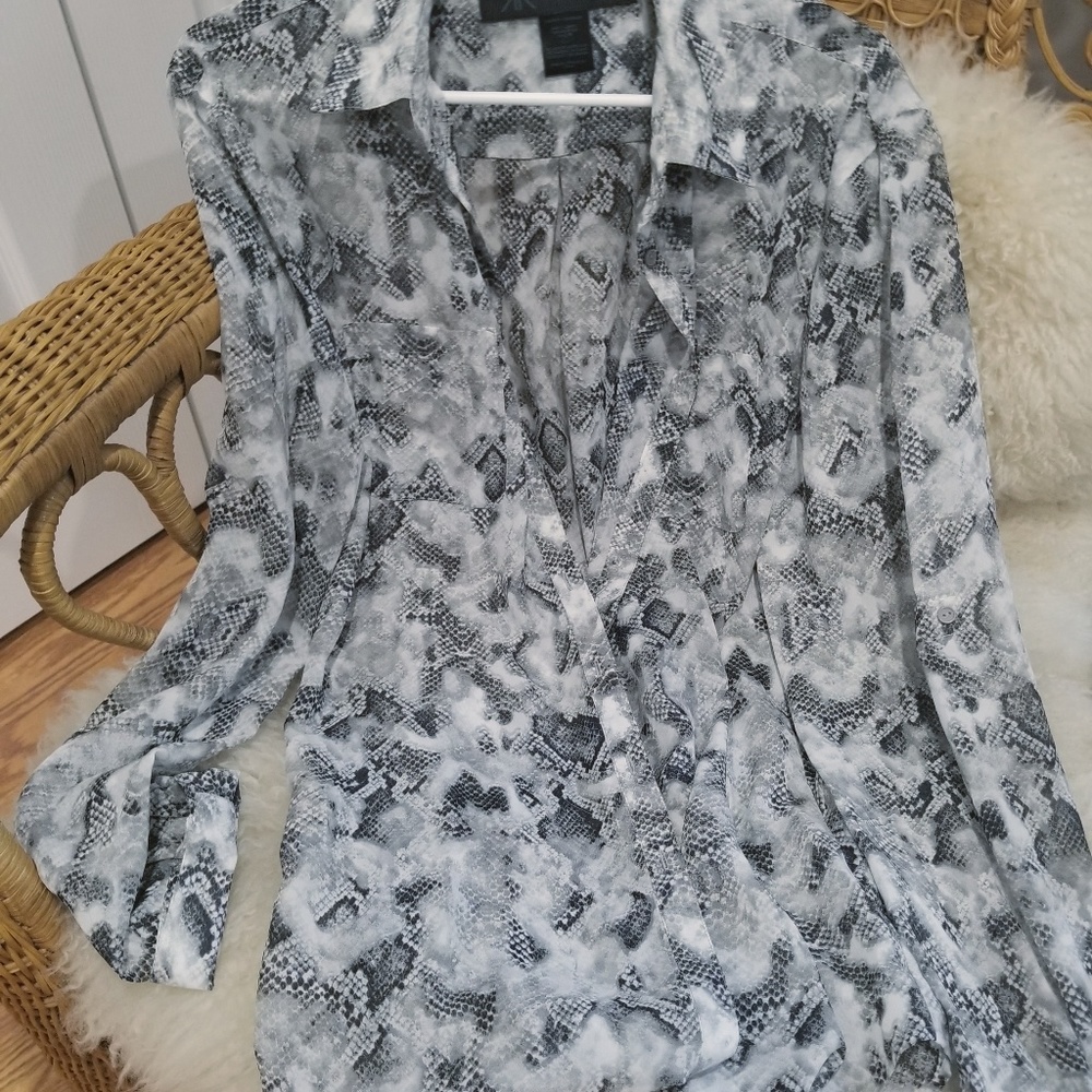 Kardashian beautiful top, blouse !! Price drop !!